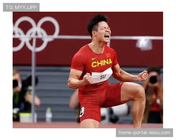 特写:中场表演期间,现场大屏播放致敬即将退役的老将片段 特写:中场表演期间,现场大屏播放致敬即将退役的老将片段